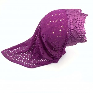 Distinctive visual impact hollow scarf, delicate and soft