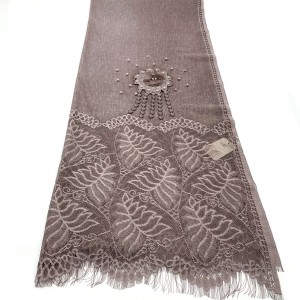 Characterized scarf with visual innovative texture treatment