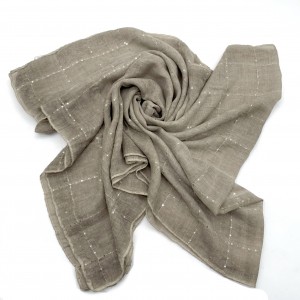 Specific fabrics, clean and simple scarves