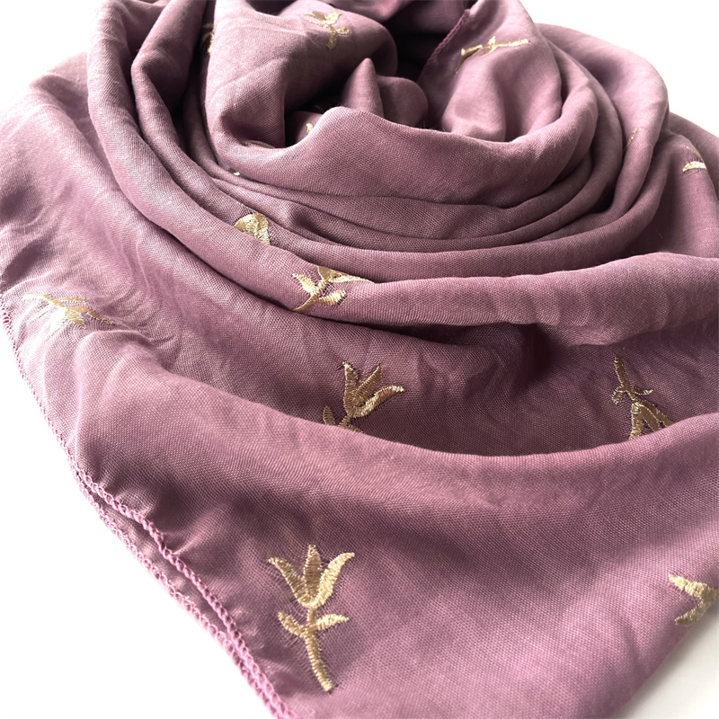 OEM/ODM China Gold Scarf - Beautiful embroidery plays a beautifying role – Jingchuang