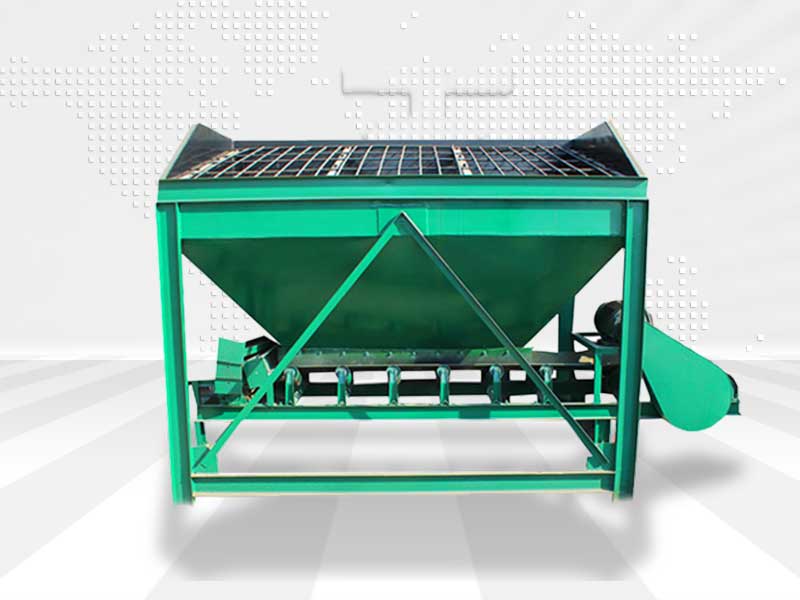Forklift feeder for fertilizer production