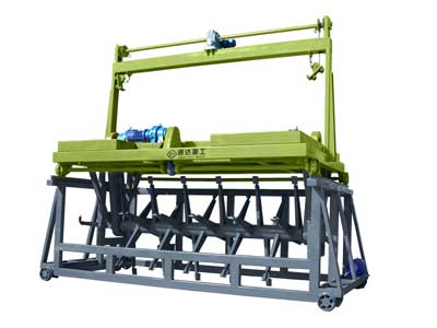 Features and advantages of large pig farm manure treatment fermentation tank type turner