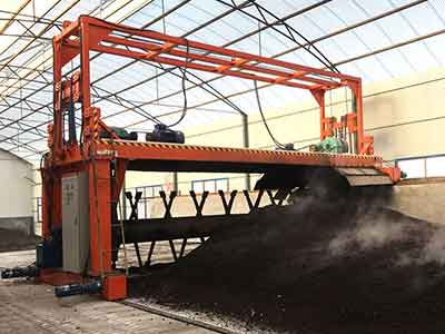 Functional features and advantages of fertilizer composting fermentation compost turning machine?