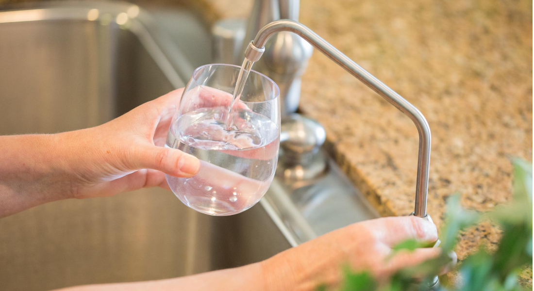 COVID-19 ja koduse veepuhastuse tõus: ohutu joogivee tagamine kriisi ajal