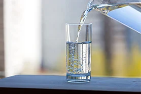 Oczyszczanie UV i RO – który oczyszczacz wody będzie dla Ciebie lepszy?
