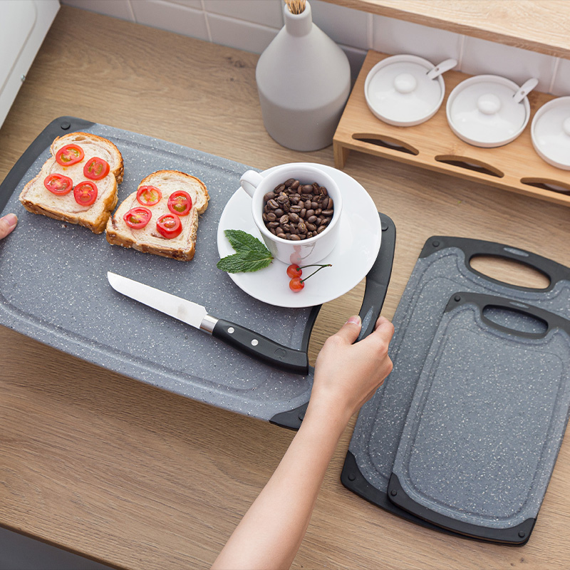 Plastic cutting board with juice groove