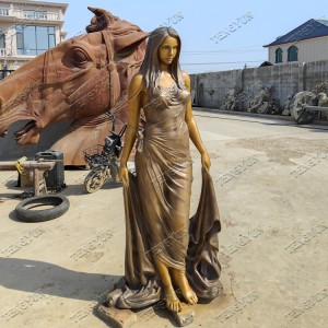 Custom Life Size Outdoor Decorative Bronze Cast Female Statue Woman With Cloth Garden Sculpture