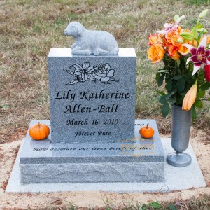 Cemetery Decor Black Granite Carved Baby Tombstone Stone Child Headstone With Bear Sculpture For Sale