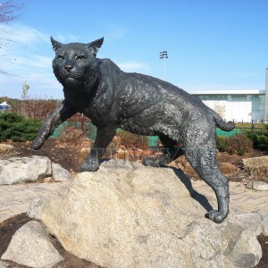 Big size Outdoor Metal Cast Animal Sculptures Square Large Bronze Wildcat Statues