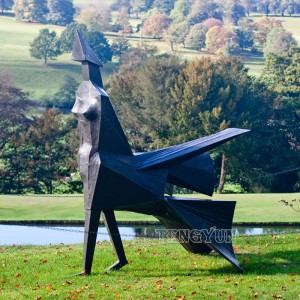 Custom Garden Decorative Abstract Art Female Statue Modern Lynn Chadwick Sculpture For Sale