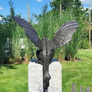 Garden Animal Sculpture Pterosaur Statue Bronze Flying Dragon Water Fountain For Outdoor Decoration