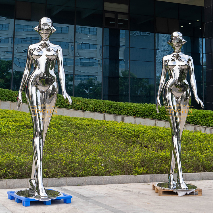 Outdoor Square Decorative Life Size Robot Stainless Steel Statue Polished Modern Art Abstract Robot Sculpture Featured Image