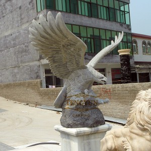Lifelike wild stone animal sculpture marble handmade eagle statue