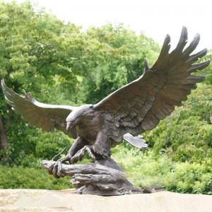 Bronze wildlife eagle sculpture