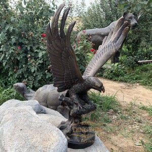 Decorative Small Size Bronze Eagle Sculpture For Sale