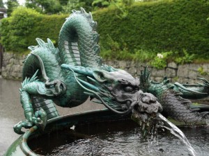 China New Design Chinese Style High Quality Low Price Life-Size Bronze Dragon Statue Garden Outdoor Fountain