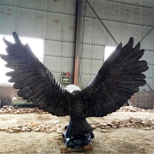 Garden home ornament cast bronze eagle sculpture