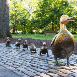 Bronze duck statue Make way for ducklings