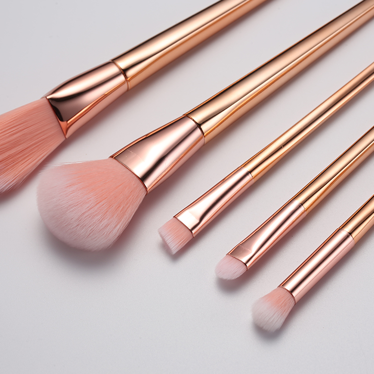 The Synthetic Fibers used in Makeup Brushes