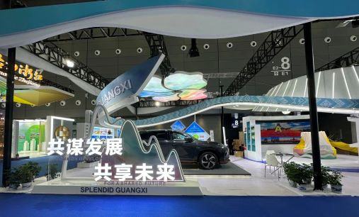 Dongfeng Liuzhou Motor Co.,ltd New Energy SUV Surprisingly Appears at the China-Africa Economic and Trade Expo