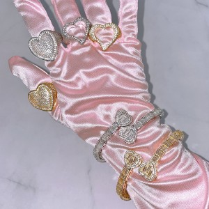 INS Top Sale Heart Shape Bracelets Iced Shiny Heart-Shaped French CZ Bangles