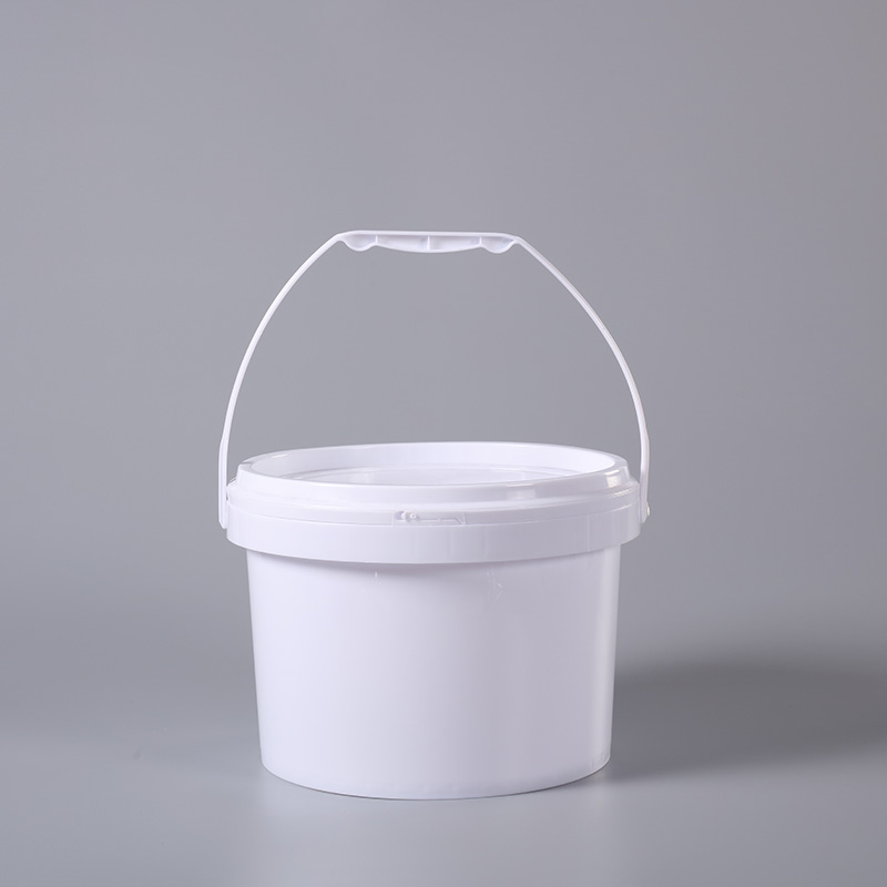 Food grade plastic bucket with lid and handle (4)