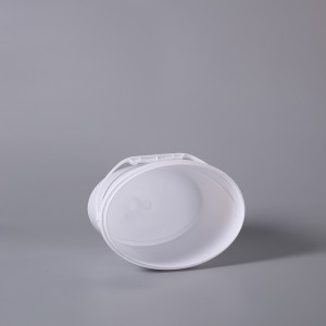 Plastic white oval bucket 3L with handle and lid