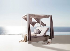 Angel II rattan daybed with curtain