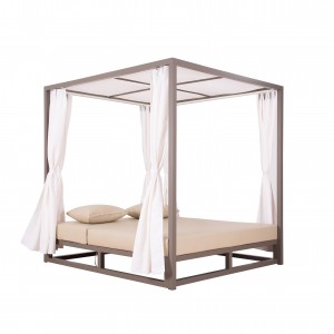 Ice alu. daybed with curtain