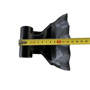Thickened and reinforced agricultural machinery hammer claw