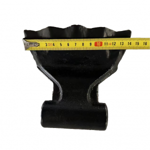 Thickened and reinforced agricultural machinery hammer claw