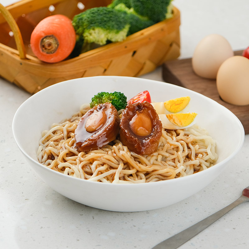 Abalone Brased Frozen with Noodles nutrizione, salute è rapidità, piatti preparati