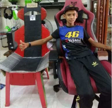 Local Shoe Store Gifts Teen A Gaming Chair After Photos Of His DIY Version Went Viral
