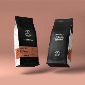 Achtzijdig afdichtende biologisch afbreekbare koffieverpakking van kraftpapier met platte bodem en recyclebare bodemzak