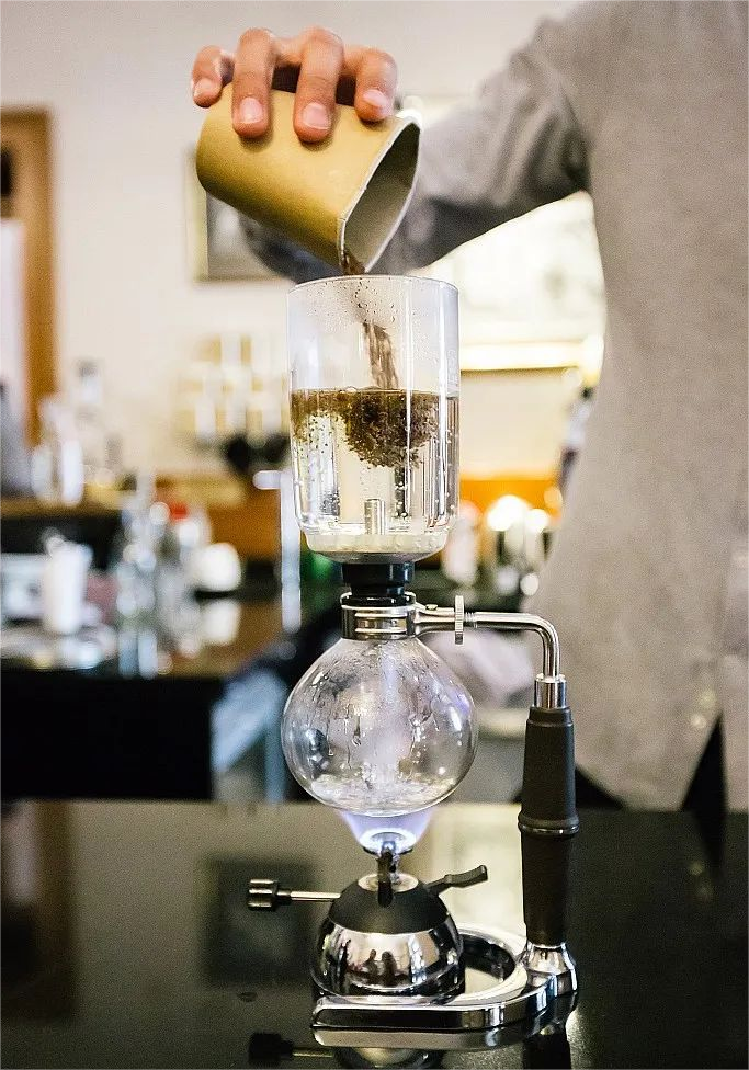The brewing tips of a siphon pot