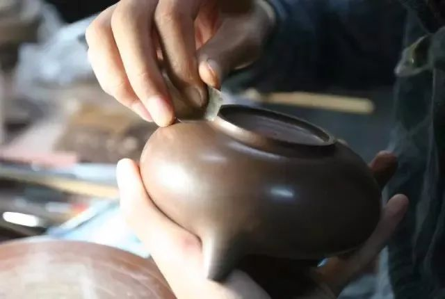 How to make your clay teapot more beautiful?