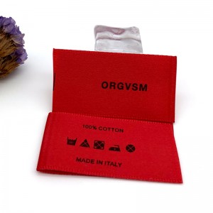 Bezplatný dizajn vyrobený na mieru textilné štítky na odevy s červenou stuhou so symbolmi prania