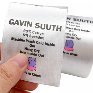 Etichetta per la cura dell'abbigliamento Etichetta per la cura dell'abbigliamento in poliestere di fabbrica Rotolo di etichette in raso
