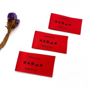 वॉश केअर चिन्हांसह कपड्यांसाठी मोफत डिझाइन कस्टम मेड लाल रिबन प्रिंटेड फॅब्रिक लेबल