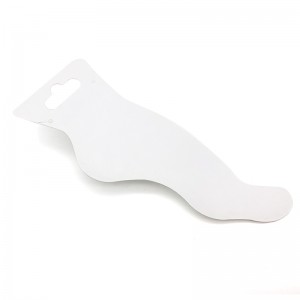 Przywieszka z karty papierowej dostarczana fabrycznie z niestandardową zawieszką do skarpet w kształcie stopy
