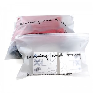 Fabricante de sacolas para embalagens de roupas com logotipo OEM de tamanho personalizado com zíper fosco
