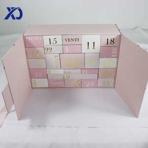 Kutia e personalizuar e kalendarit për 24 ditët e ardhjes së Krishtlindjeve