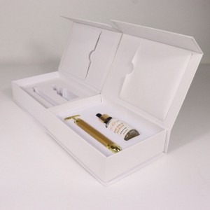 Maquette de boîte d'huile essentielle de stockage en feuille d'or