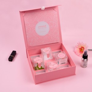 rožinė saldainių dovanų dėžutė