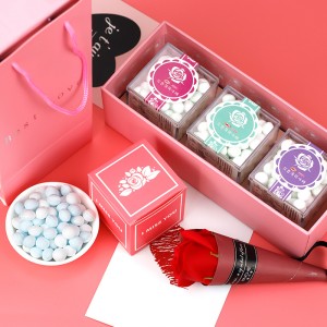 розова кутија за бонбони за подарок