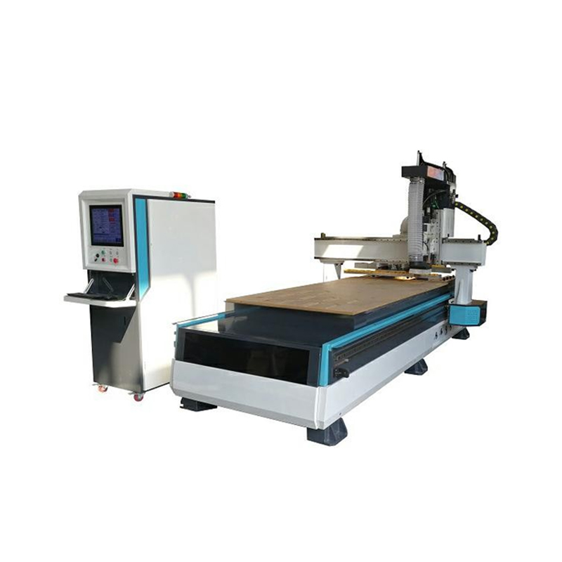 Straight line auto tool changing CNC router