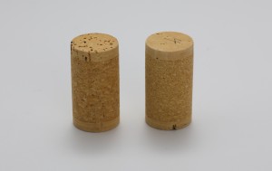 Vysoko kvalitné korkové zátky dostupné v rôznych materiáloch