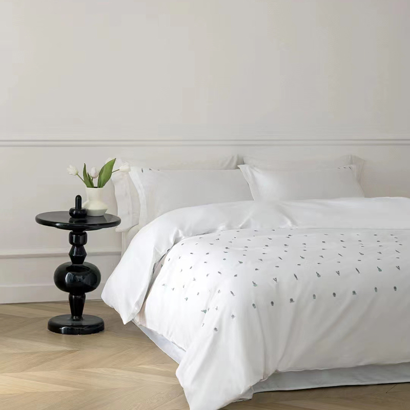 100% Cotton Sateen White Small Decoration Embroidery Bedding Set Sheet Set Customized Featured Image