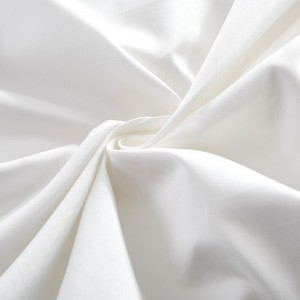 طقم ملاءة سرير 300TC من القطن الأبيض بنسبة 100% غطاء لحاف مطرز بأربعة خطوط