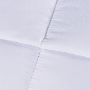 Onye nrụpụta ụlọ nkwari akụ Bedroom White Filling Duvet 100% Cotton Quilted Duvet
